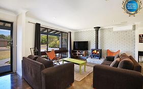 Aloha - Short Drive To Berry & The Beach - Fireplace And Firepit